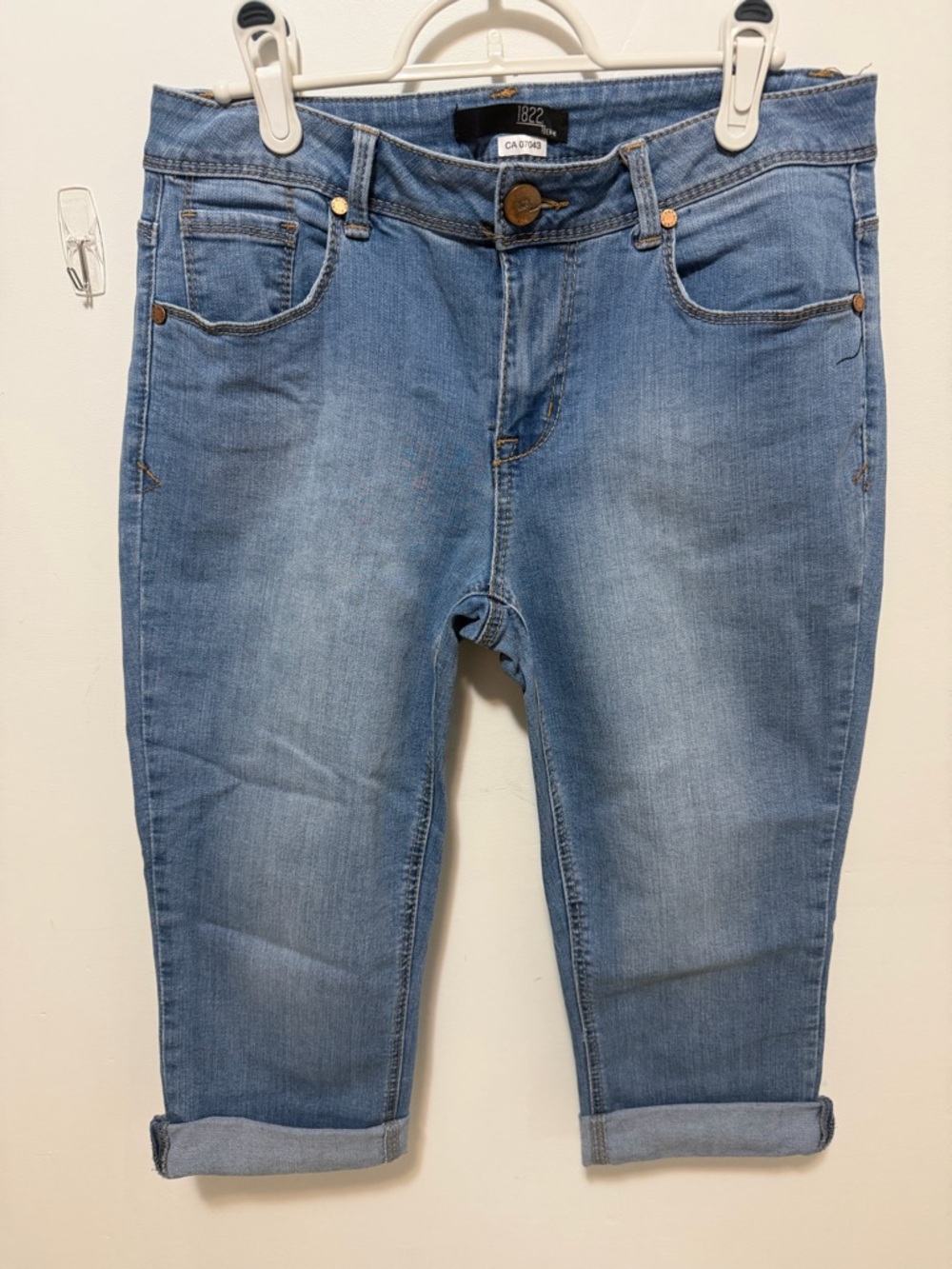 1822 Denim Light Blue Cropped Roll-Cuff Jeans